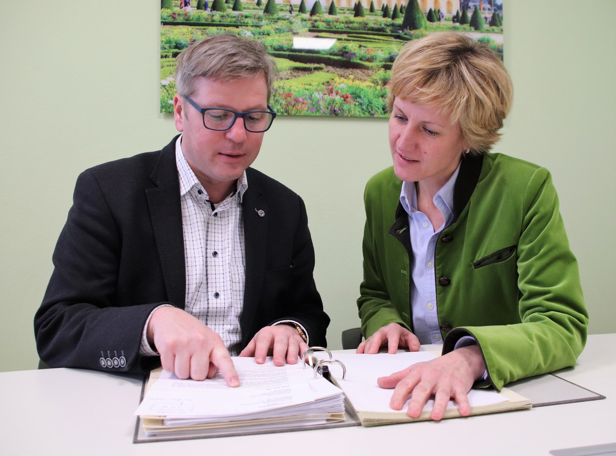 Tauschten sich zu aktuellen Themen in der Marktgemeinde Rohr aus: MdL Petra H�gl und B�rgermeister Andreas Rumpel