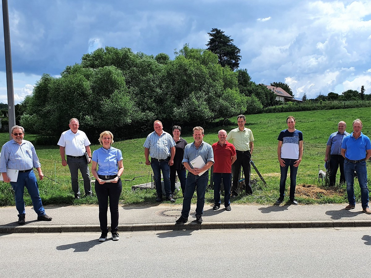 MdL Petra Hgl (3.v.l.) initiierte eine Gesprchsrunde zur Verbesserung der geltenden EU-Regelung fr Landwirte, die Ackerflchen als Weideflchen nutzen. (Foto: Stefan Scheuerer)