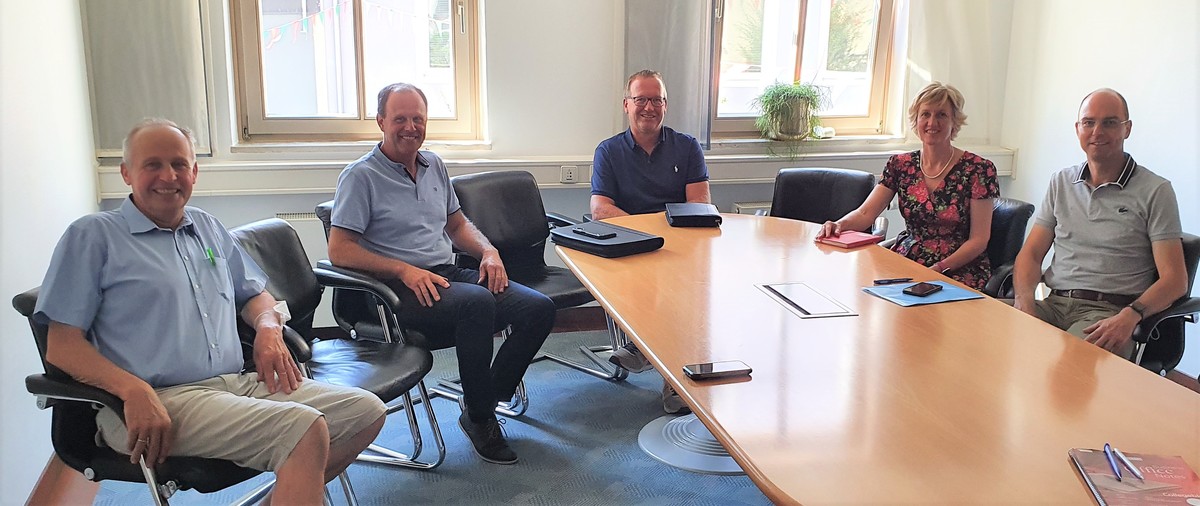 Landtagsabgeordnete Petra Hgl im Gesprch mit den Brgermeistern der Verwaltungsgemeinschaft Mainburg