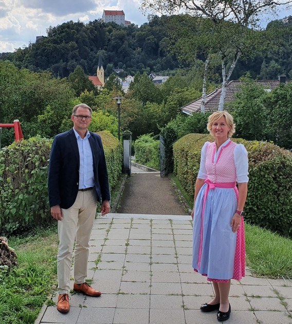 BU: Die Sanierung der Grund- und Mittelschule war ein Thema beim Antrittsbesuch der Kelheimer Landtagsabgeordneten Petra Hgl bei Riedenburgs Brgermeister Thomas Zehetbauer